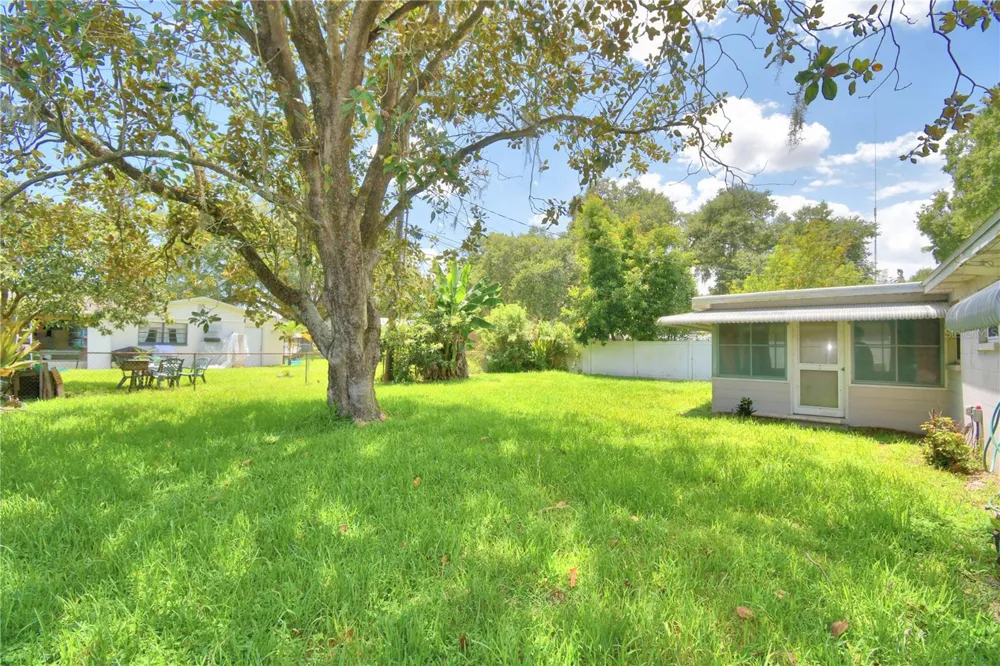 2521 MCCRANIE PLACE Lakeland, FL 33801