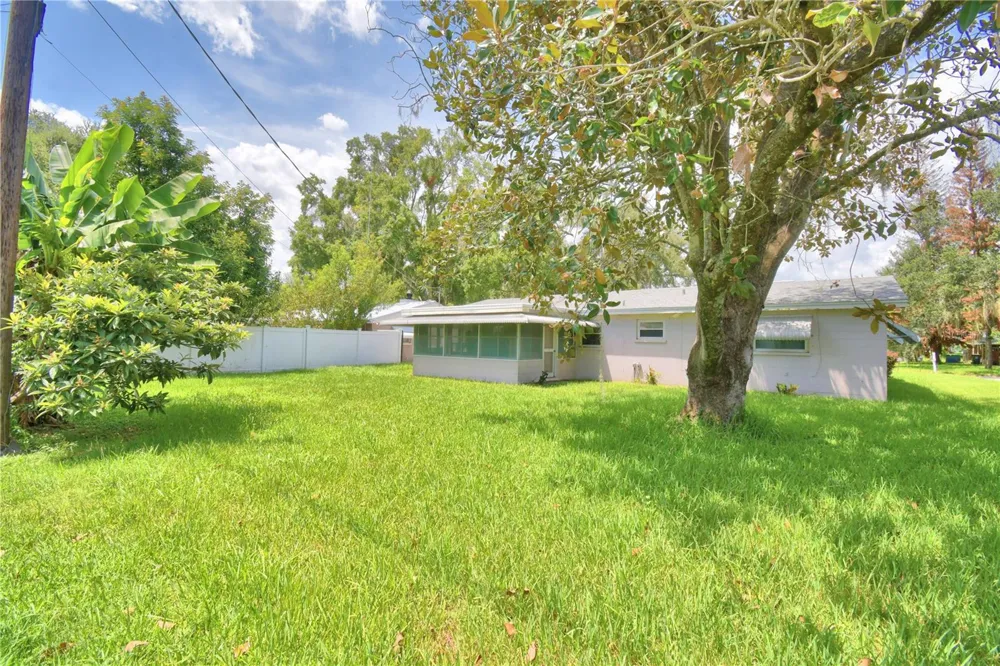 2521 MCCRANIE PLACE Lakeland, FL 33801