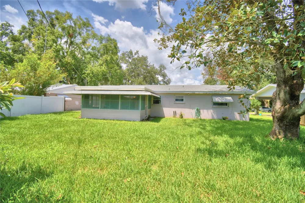 2521 MCCRANIE PLACE Lakeland, FL 33801