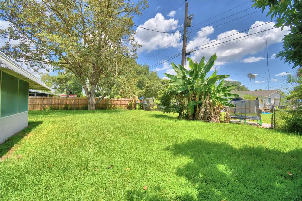 2521 MCCRANIE PLACE Lakeland, FL 33801