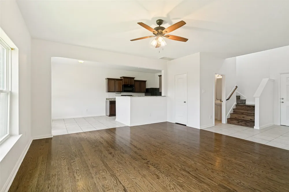 215 SILVERLEAF DRIVE Princeton, TX 75407