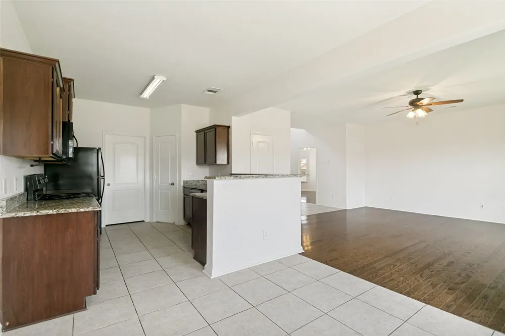 215 SILVERLEAF DRIVE Princeton, TX 75407