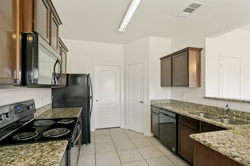 215 SILVERLEAF DRIVE Princeton, TX 75407