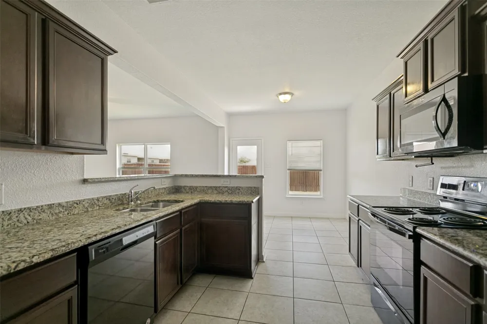 215 SILVERLEAF DRIVE Princeton, TX 75407