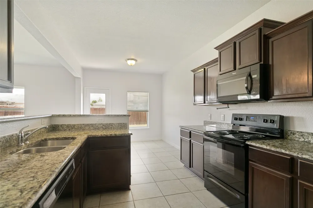 215 SILVERLEAF DRIVE Princeton, TX 75407