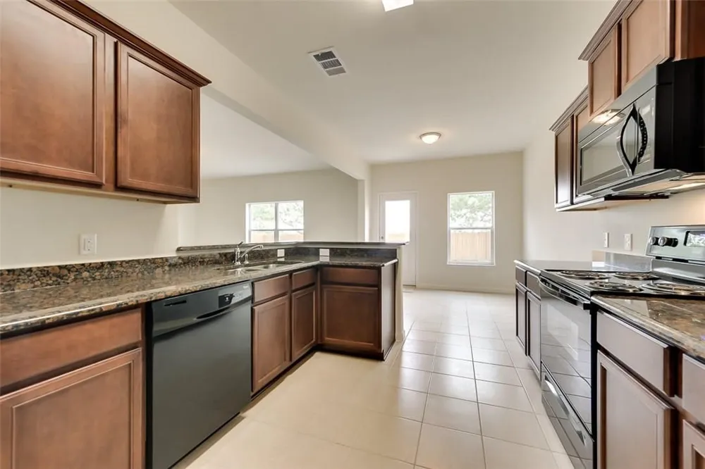 215 SILVERLEAF DRIVE Princeton, TX 75407