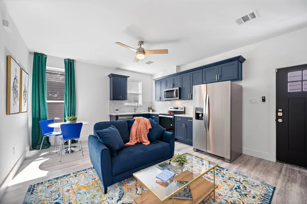 207 E 38th Street E #B Houston, TX 77018