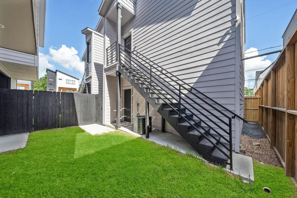 207 E 38th Street E #B Houston, TX 77018