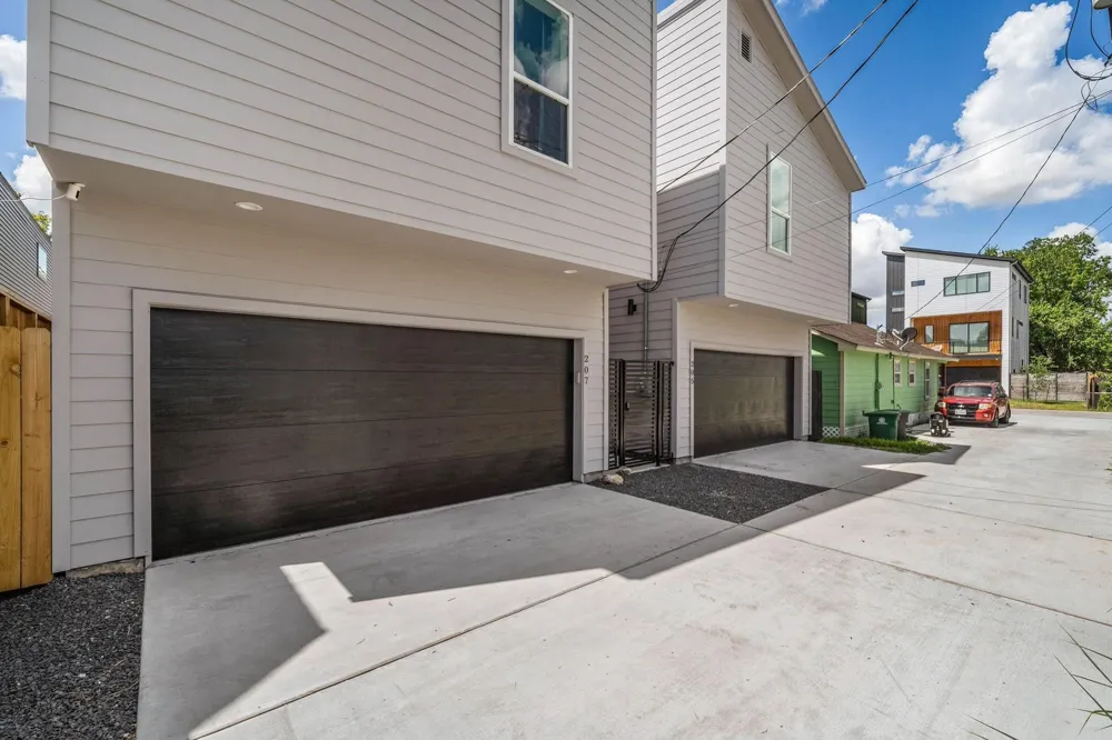 207 E 38th Street E #B Houston, TX 77018