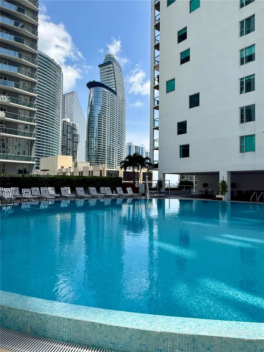 55 SE 6th St #2404 Miami, FL 33131
