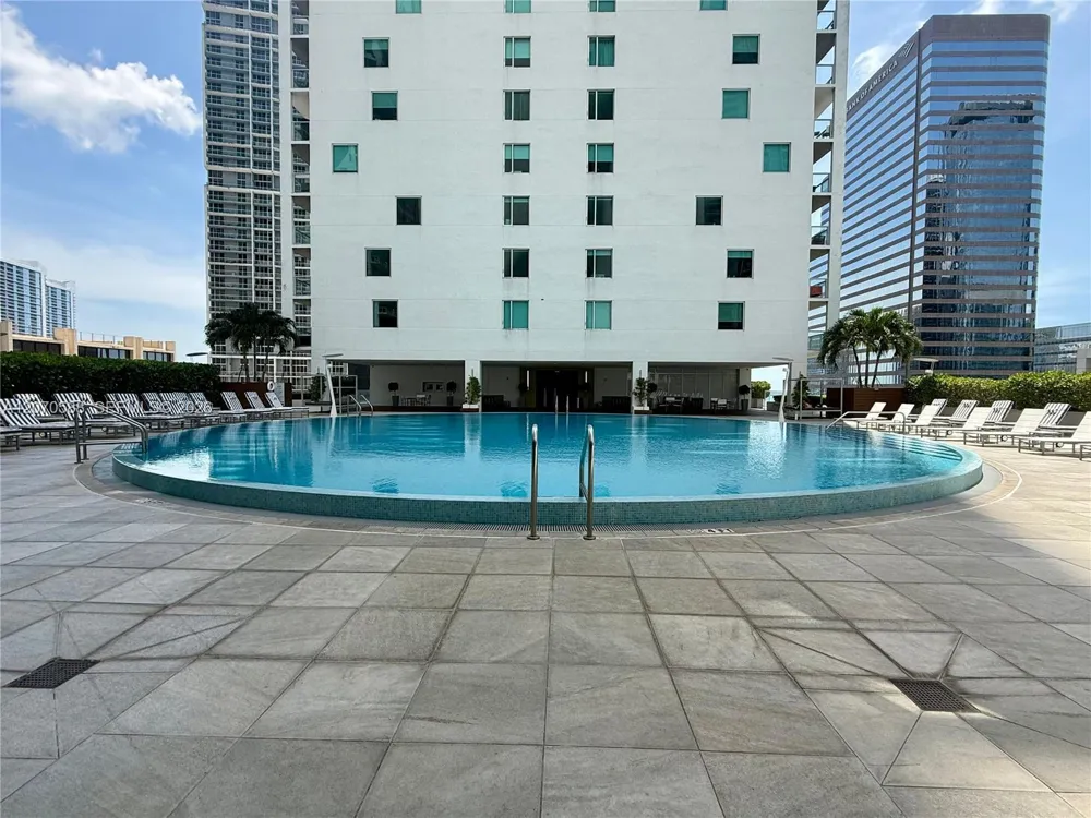55 SE 6th St #2404 Miami, FL 33131