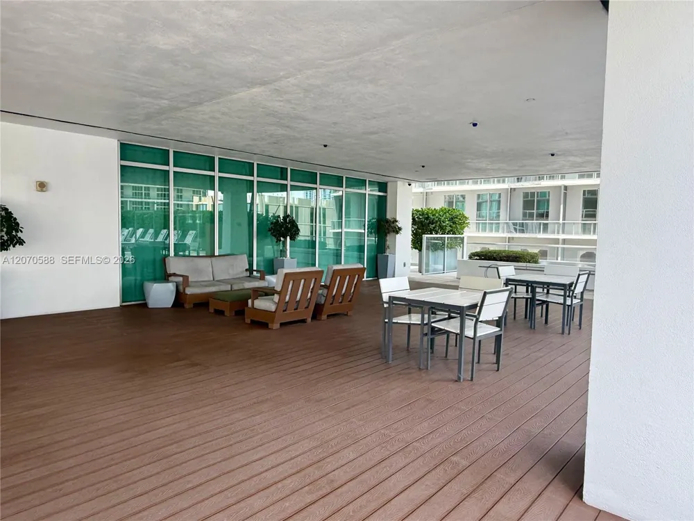55 SE 6th St #2404 Miami, FL 33131