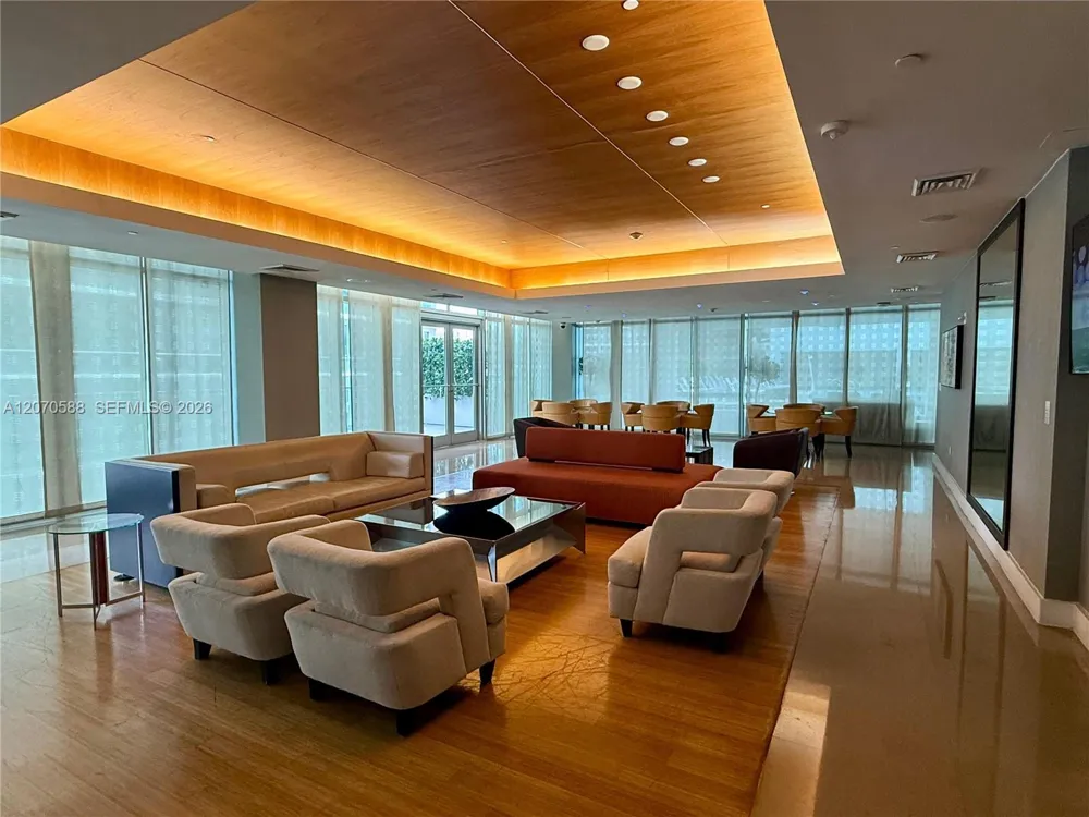 55 SE 6th St #2404 Miami, FL 33131
