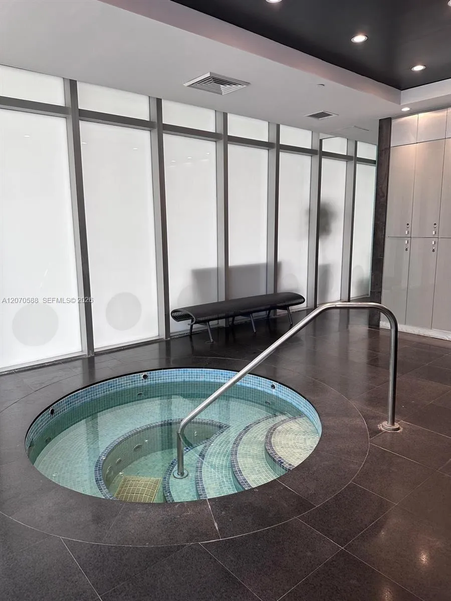 55 SE 6th St #2404 Miami, FL 33131