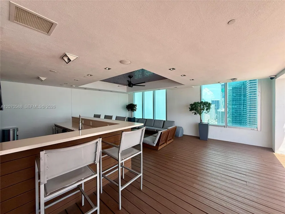 55 SE 6th St #2404 Miami, FL 33131