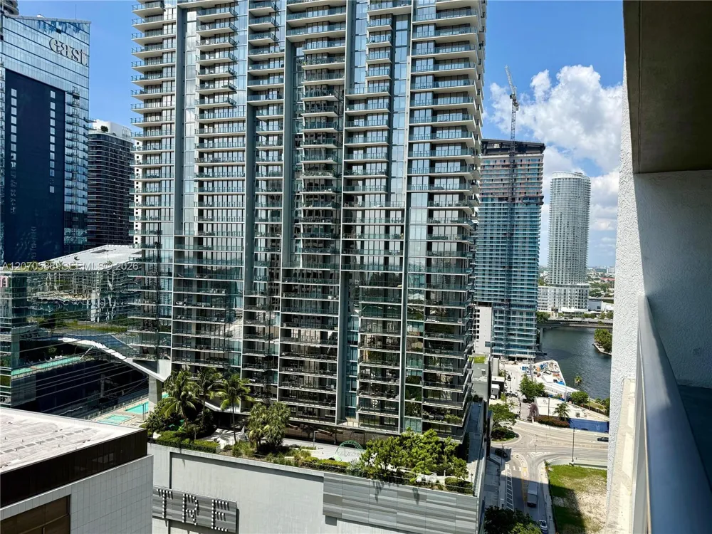 55 SE 6th St #2404 Miami, FL 33131