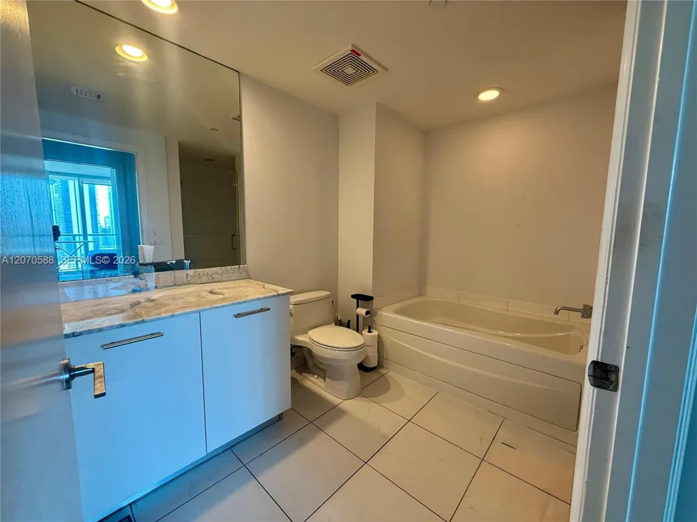 55 SE 6th St #2404 Miami, FL 33131