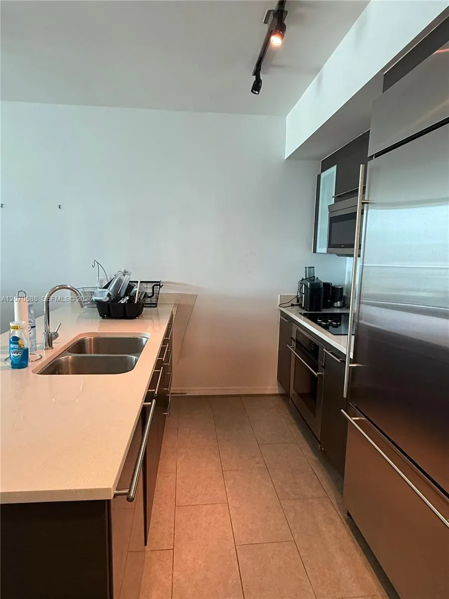 55 SE 6th St #2404 Miami, FL 33131