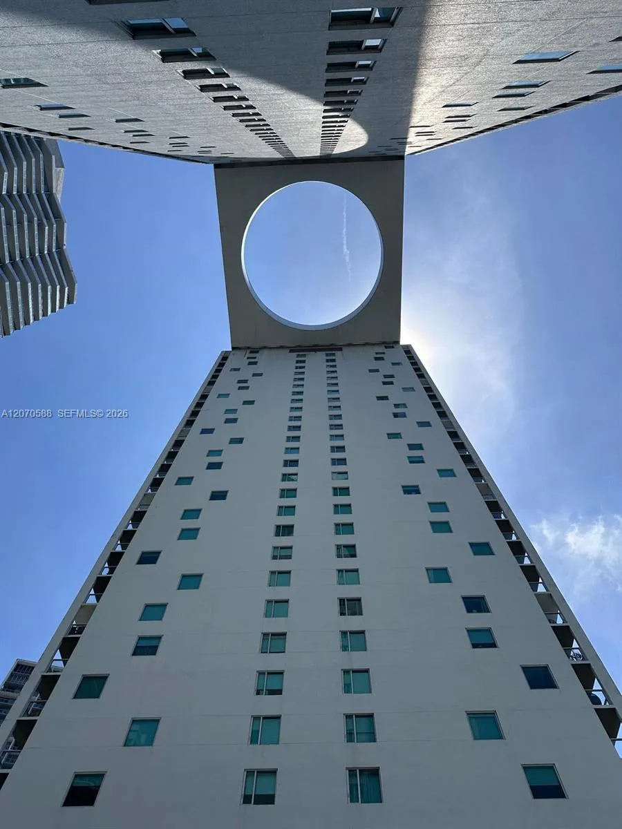 55 SE 6th St #2404 Miami, FL 33131
