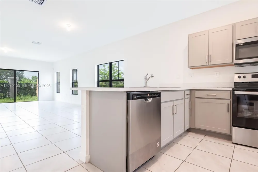 302 NE 1st Dr #302 Florida City, FL 33034