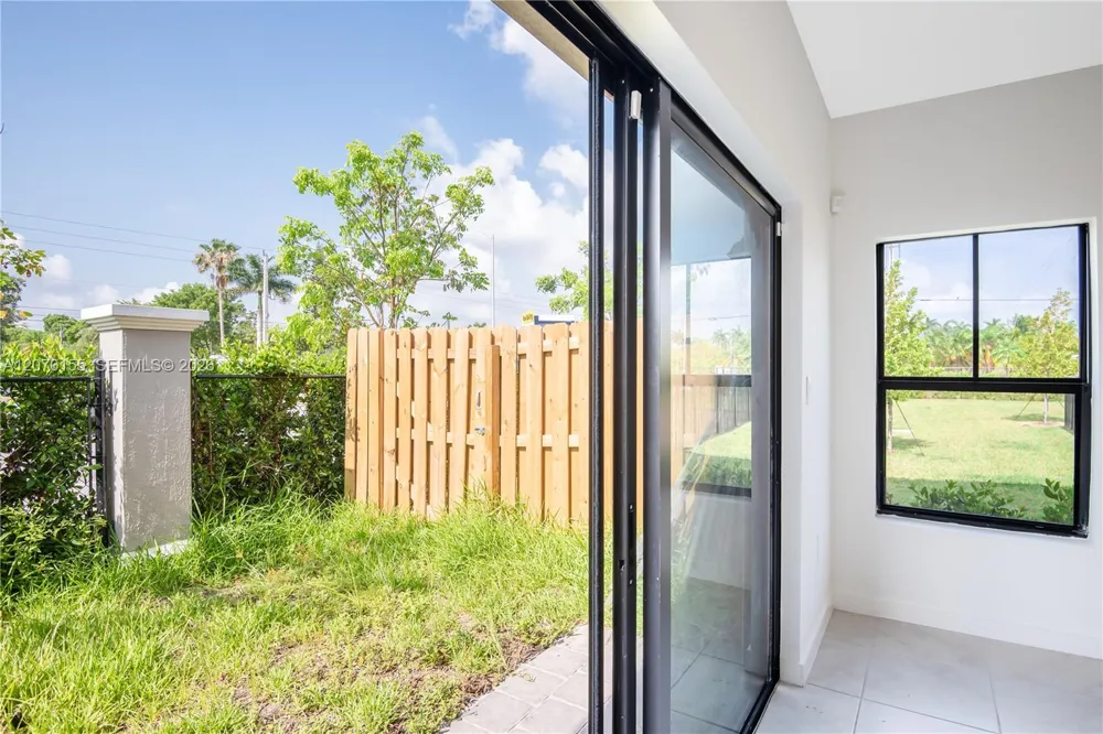 302 NE 1st Dr #302 Florida City, FL 33034