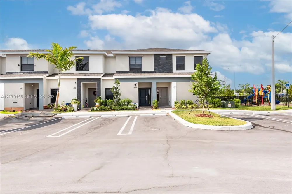 302 NE 1st Dr #302 Florida City, FL 33034