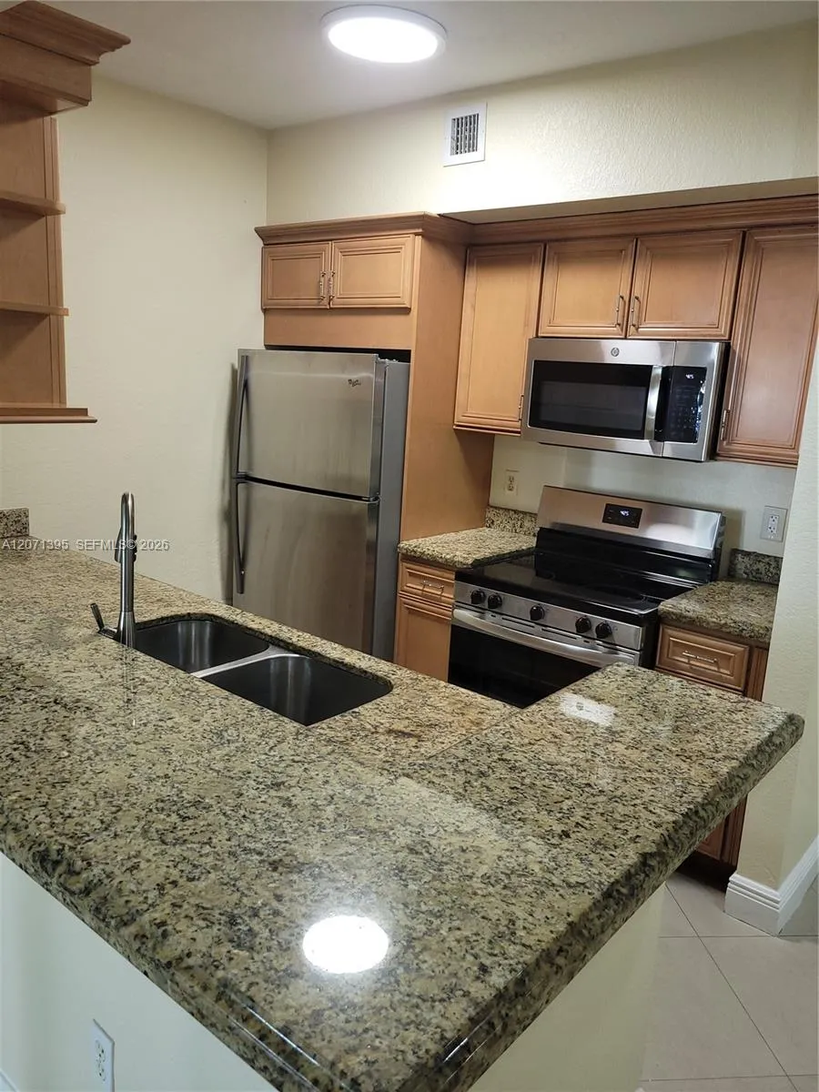 2564 CENTERGATE DR #108 Miramar, FL 33025