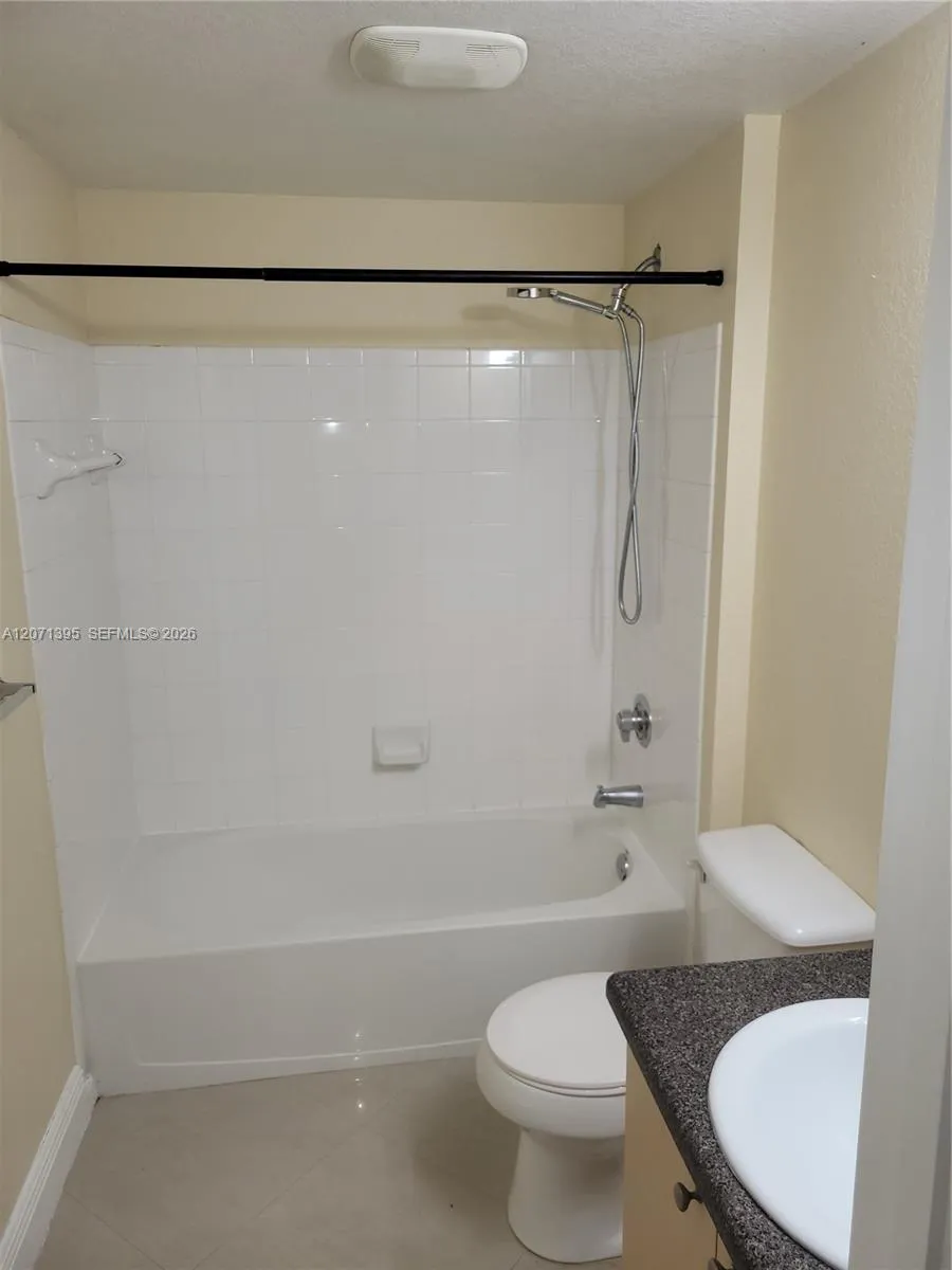 2564 CENTERGATE DR #108 Miramar, FL 33025