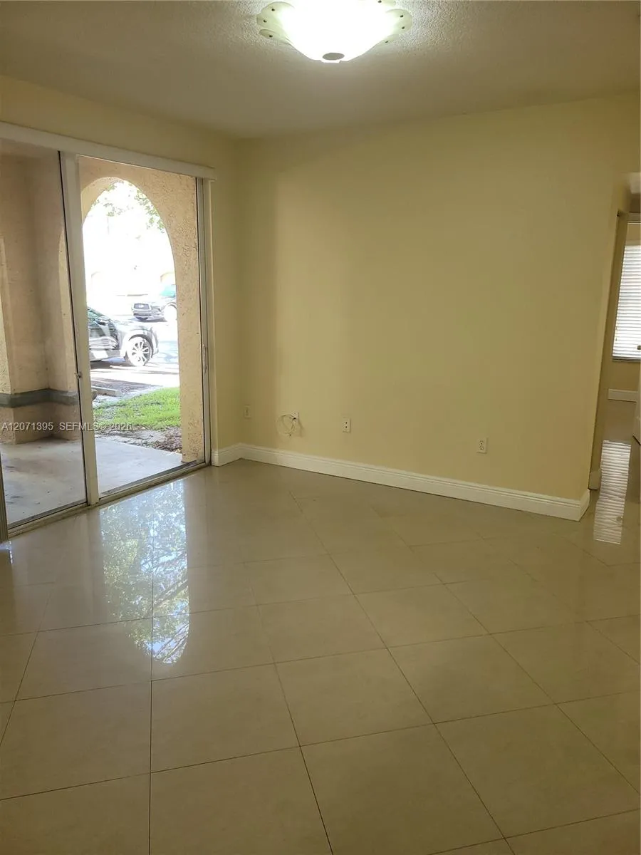 2564 CENTERGATE DR #108 Miramar, FL 33025