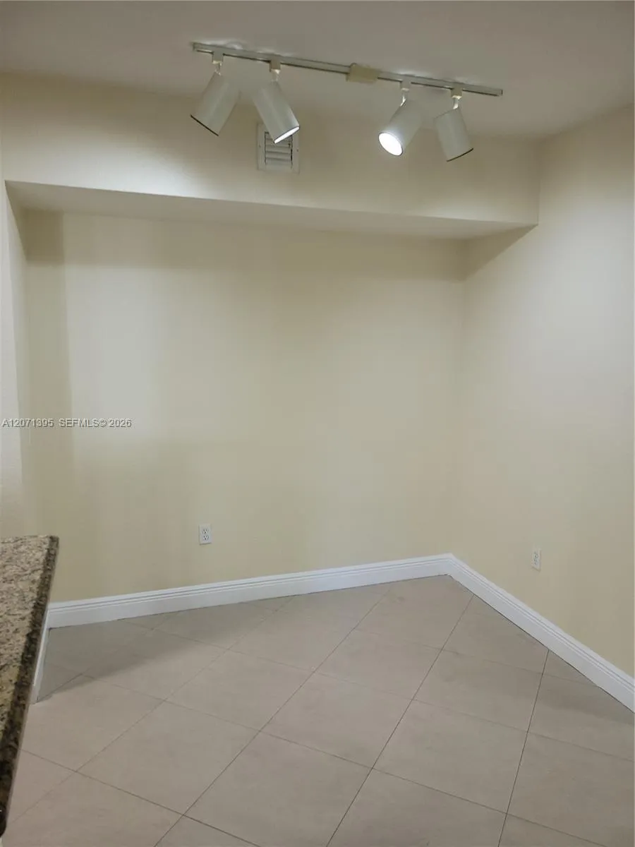 2564 CENTERGATE DR #108 Miramar, FL 33025