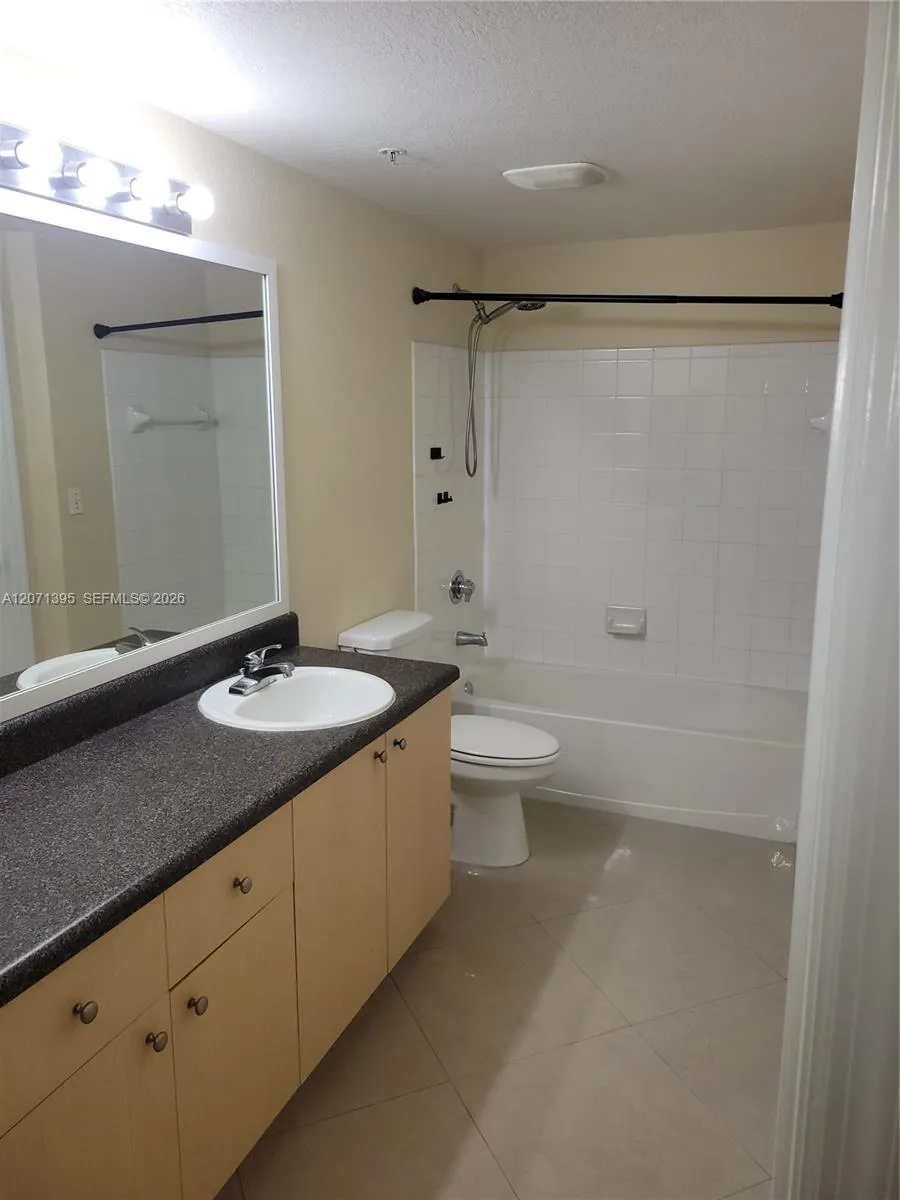 2564 CENTERGATE DR #108 Miramar, FL 33025