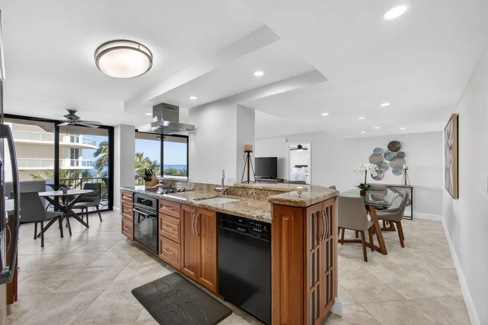 4200 Ocean Drive #1-406 Riviera Beach, FL 33404
