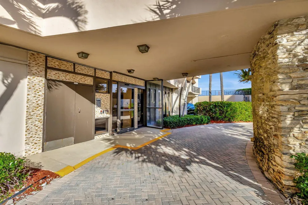 4200 Ocean Drive #1-406 Riviera Beach, FL 33404
