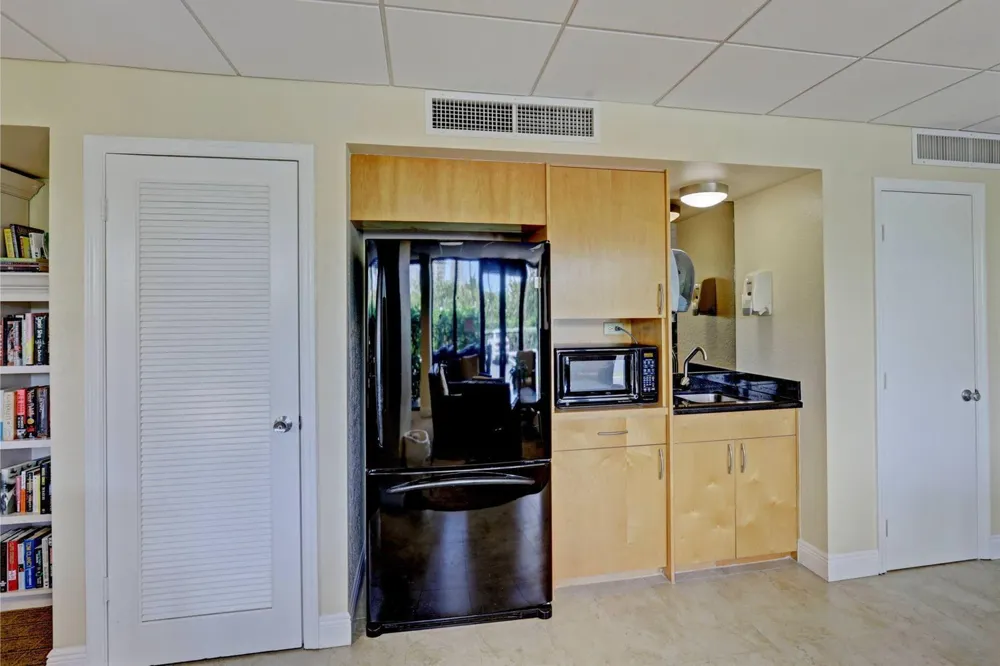 4200 Ocean Drive #1-406 Riviera Beach, FL 33404