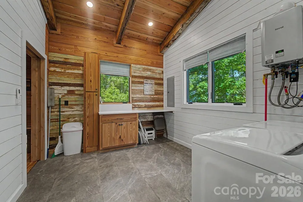 444 Look Out Point Bryson City, NC 28713