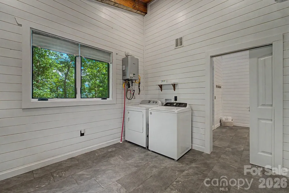 444 Look Out Point Bryson City, NC 28713