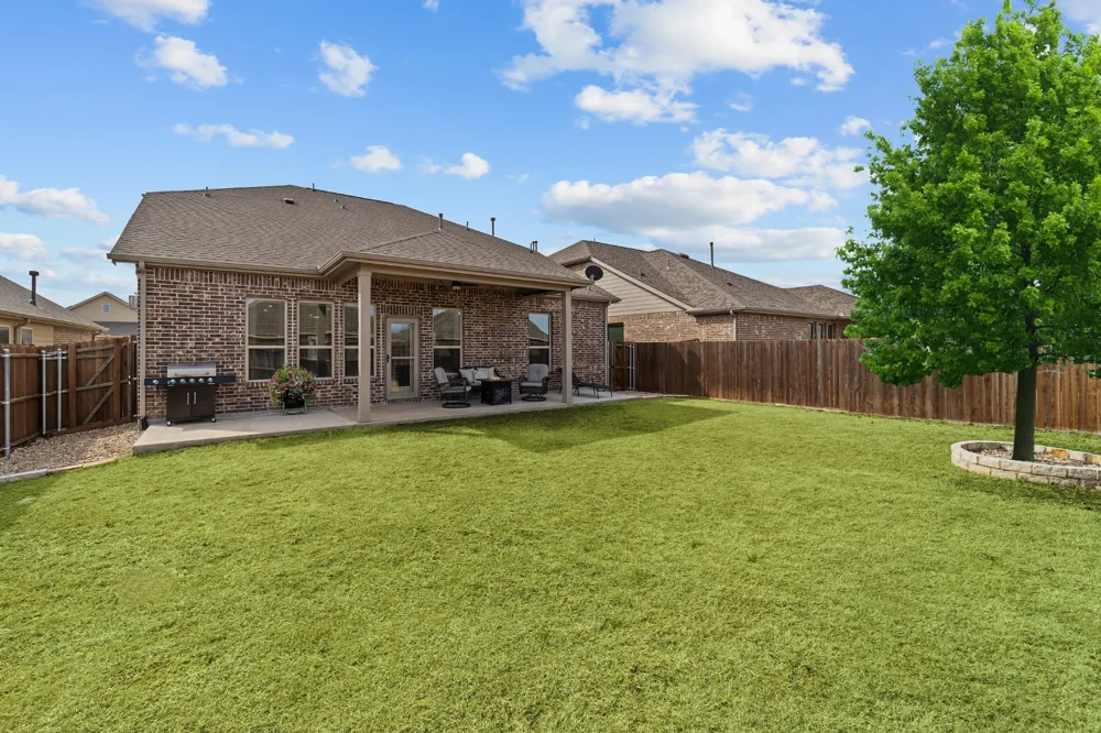 910 Black Hawk Drive Princeton, TX 75407
