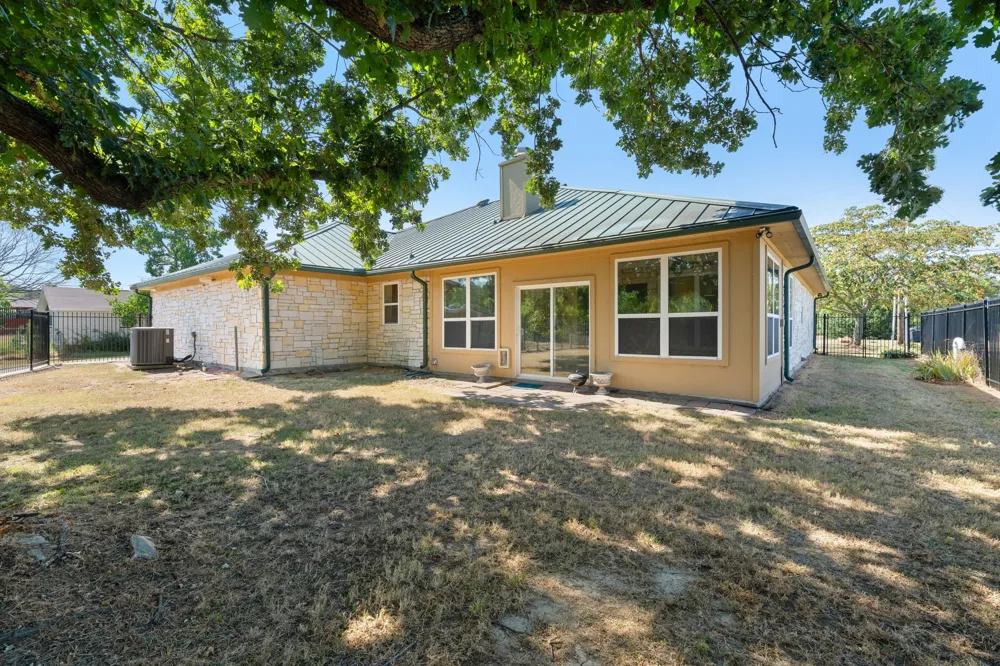 330 Mohawk Trail East Tawakoni, TX 75472