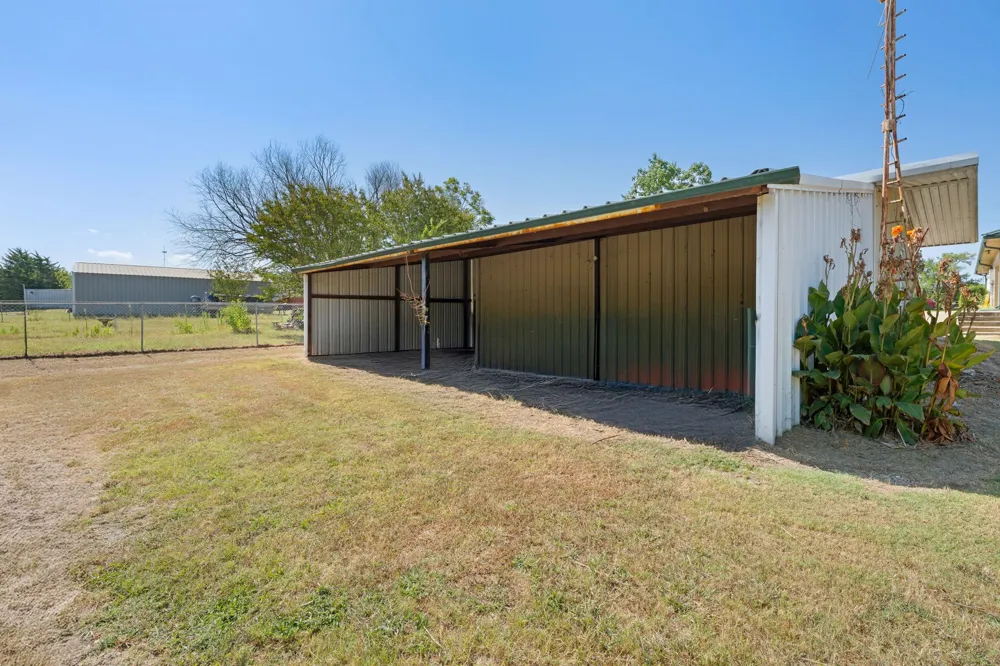 330 Mohawk Trail East Tawakoni, TX 75472