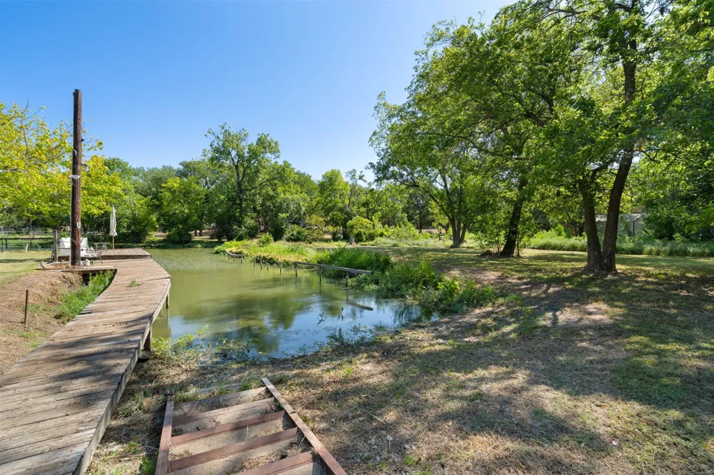 330 Mohawk Trail East Tawakoni, TX 75472