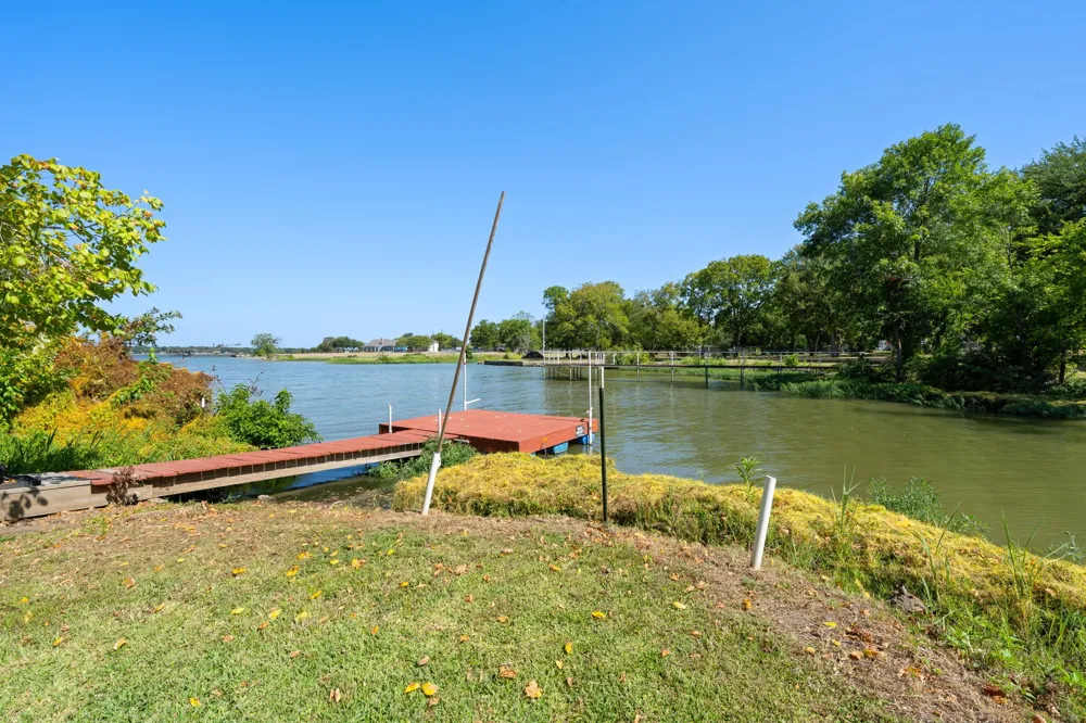 330 Mohawk Trail East Tawakoni, TX 75472
