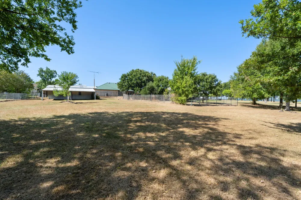 330 Mohawk Trail East Tawakoni, TX 75472