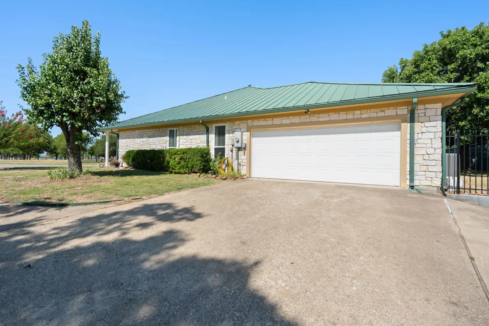 330 Mohawk Trail East Tawakoni, TX 75472