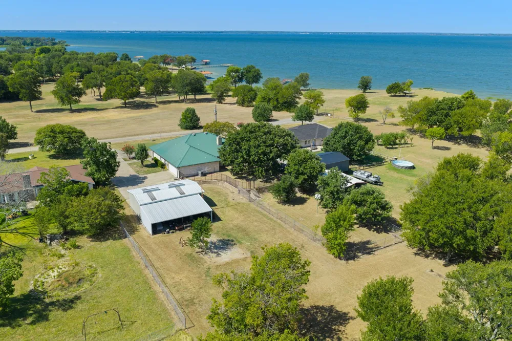 330 Mohawk Trail East Tawakoni, TX 75472