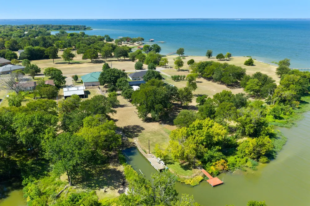 330 Mohawk Trail East Tawakoni, TX 75472