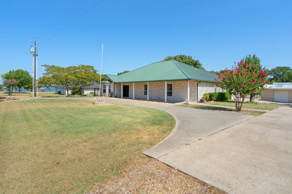 330 Mohawk Trail East Tawakoni, TX 75472