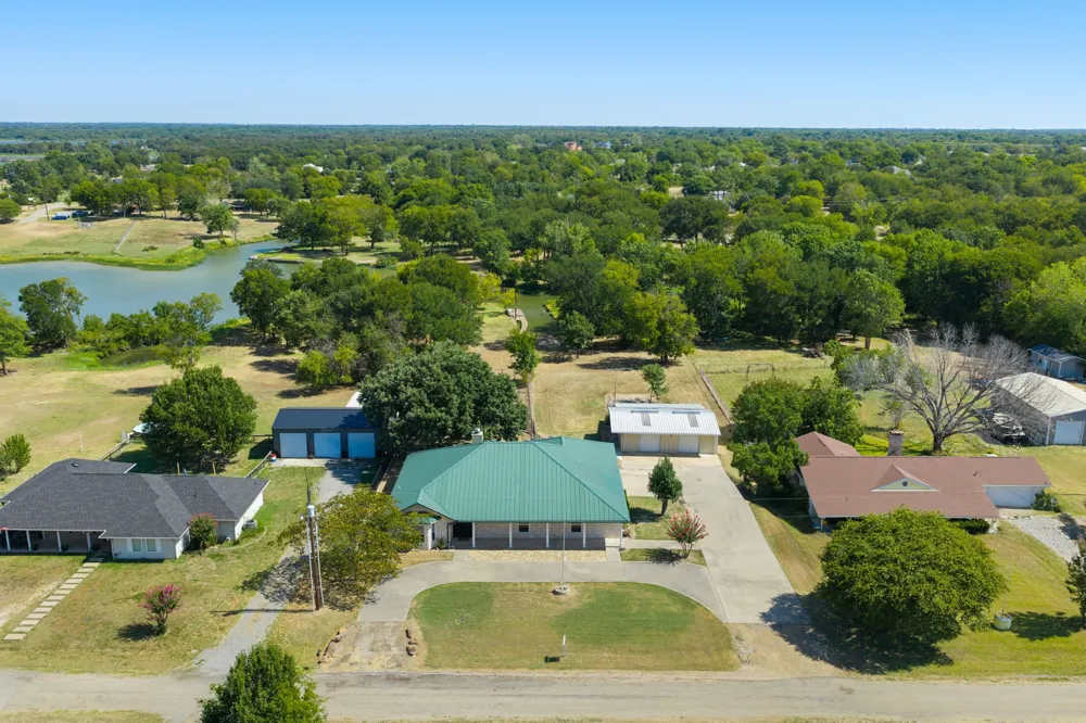 330 Mohawk Trail East Tawakoni, TX 75472