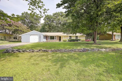 2761 PINEWOOD DRIVE