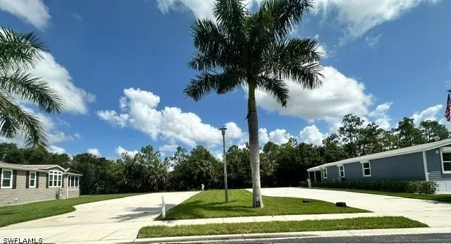 Diamond Lake Circle Naples, FL 34114