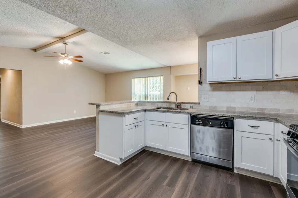 204 E Cunningham Avenue Crowley, TX 76036